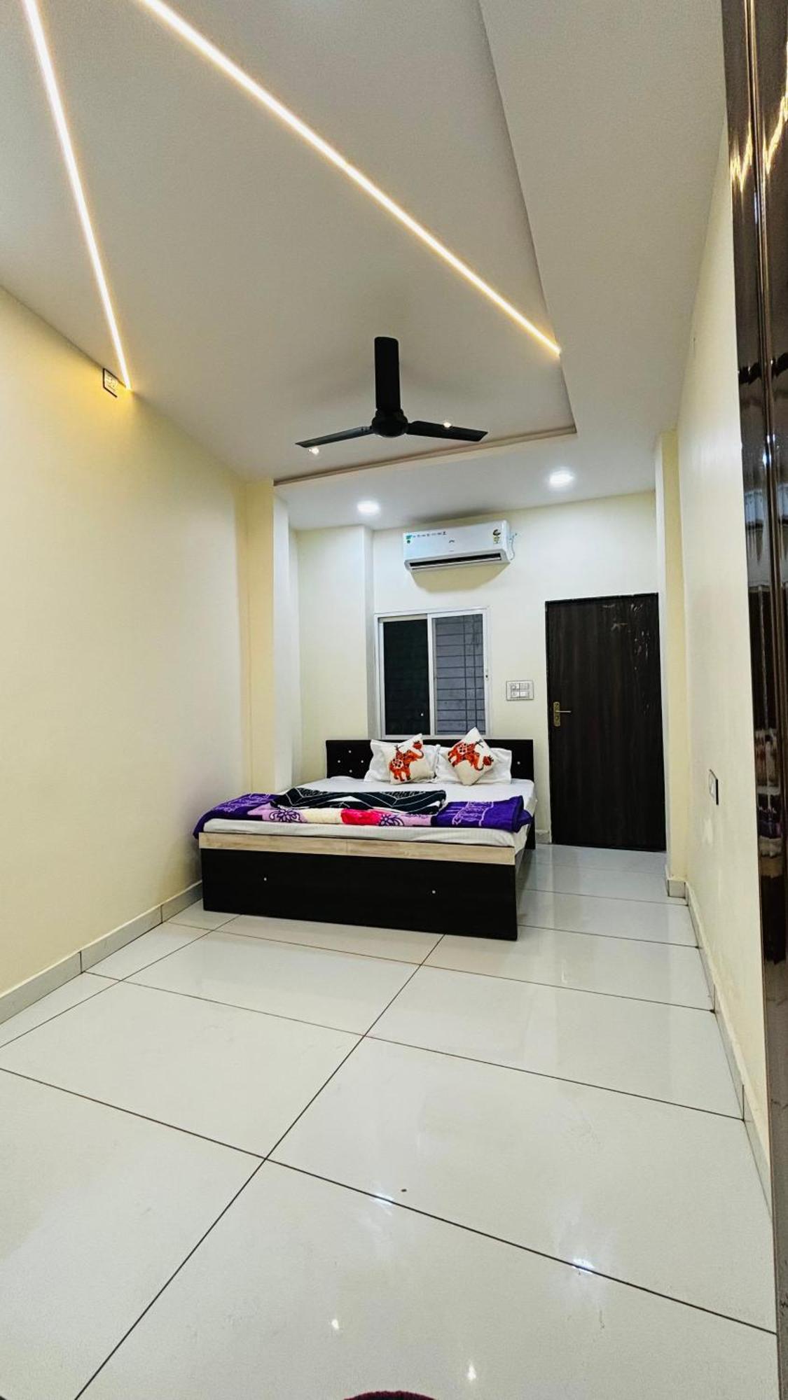 Hotel Shreenidhi Comfort Stay 우자인 외부 사진