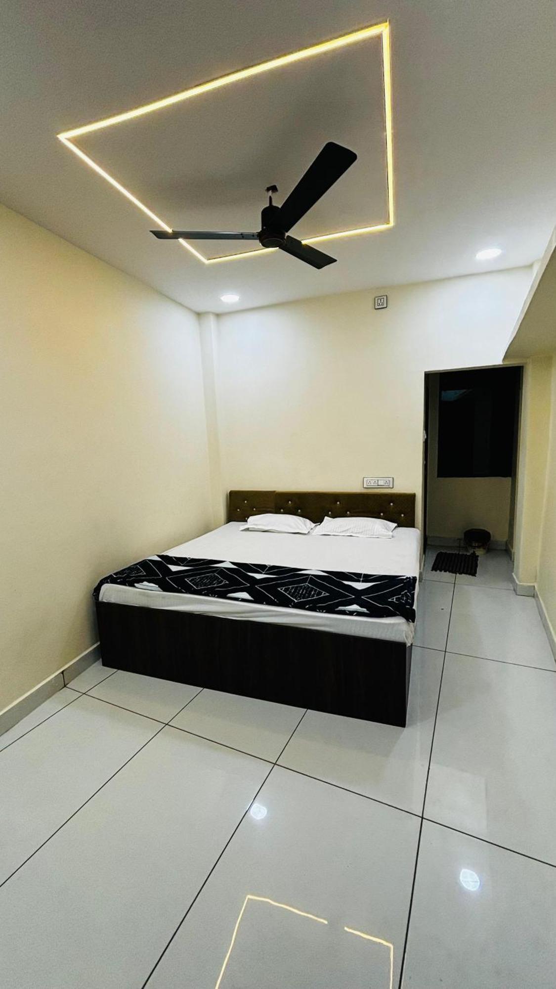 Hotel Shreenidhi Comfort Stay 우자인 외부 사진