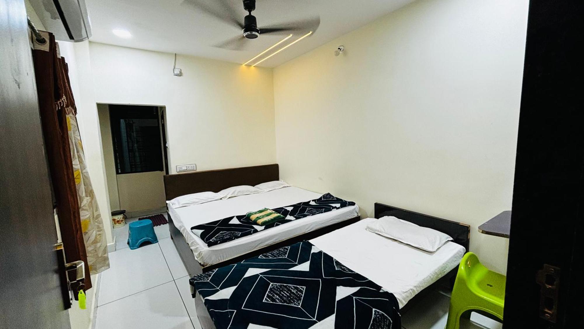Hotel Shreenidhi Comfort Stay 우자인 외부 사진